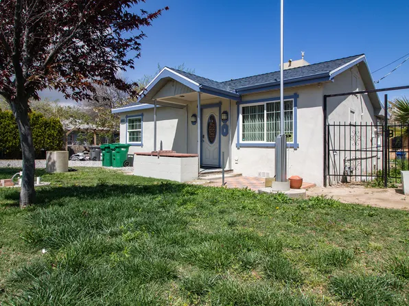 1017 W Newgrove St, Lancaster, CA 93534