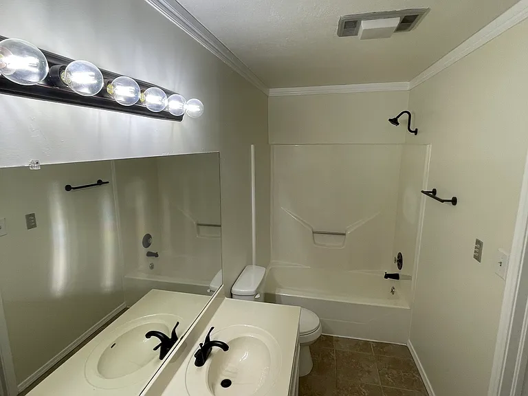 813 E Indianapolis St — Photo 27