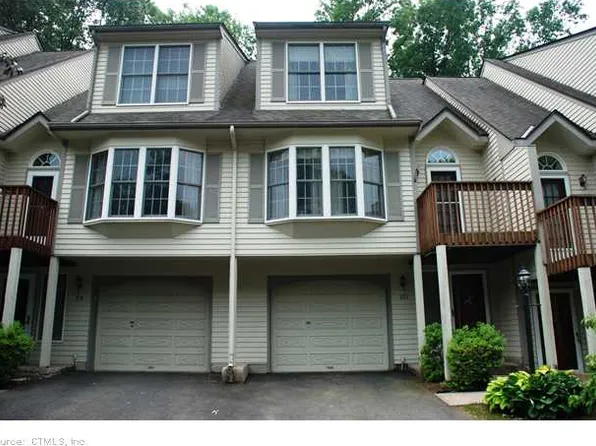 101 Fox Hollow Dr, Windsor Locks, CT 06096
