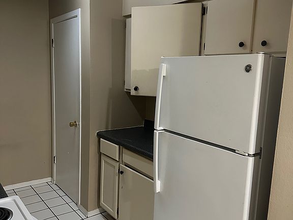 3rd image of 3101 Heritage Dr APT 12