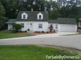 201 Parkway Dr, Eureka, IL 61530