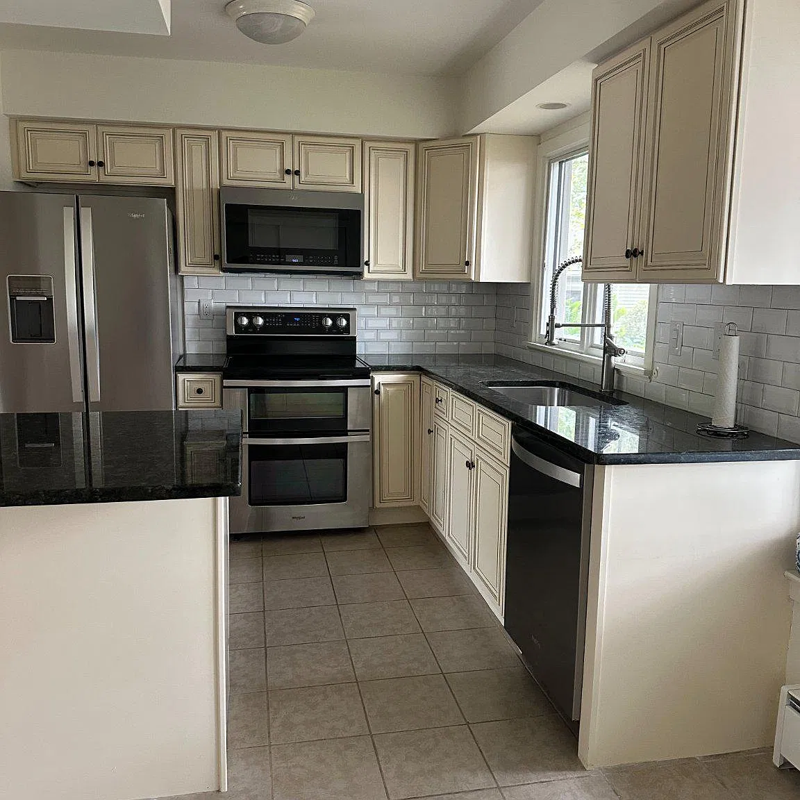 2 bed, 2.5 bath, 1890 sqft, $2,200 — Photo 1