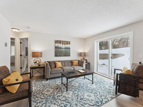 1580 Wheelock Ln APT 101, Saint Paul, MN 55117