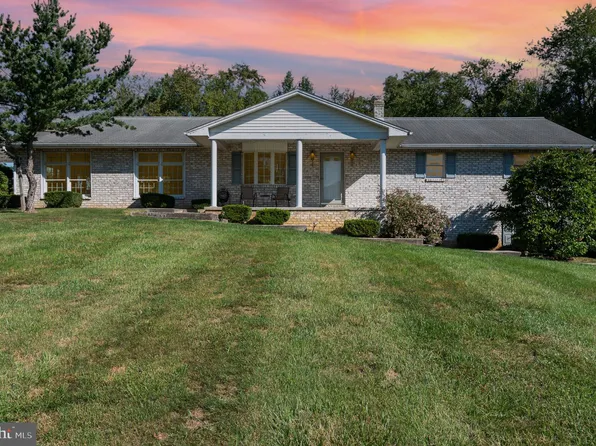 205 W Yellow Breeches Rd, Carlisle, PA 17015