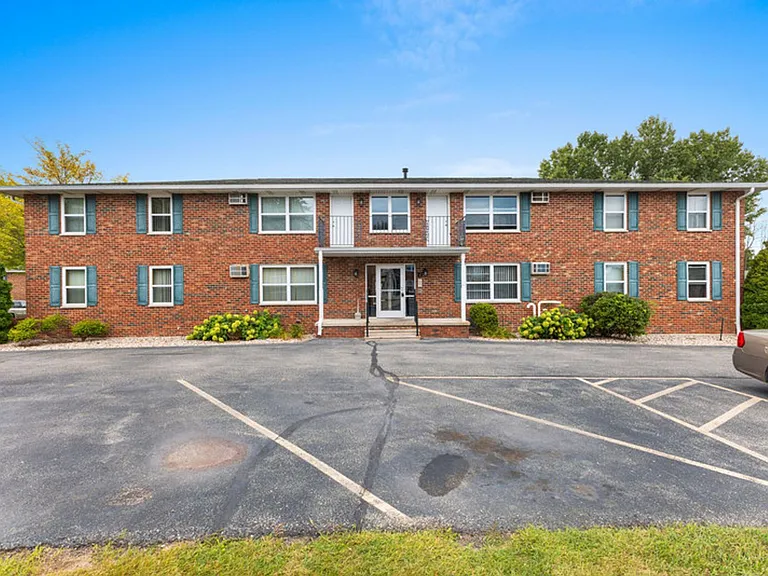 Roland Lane Apartments — Photo 37