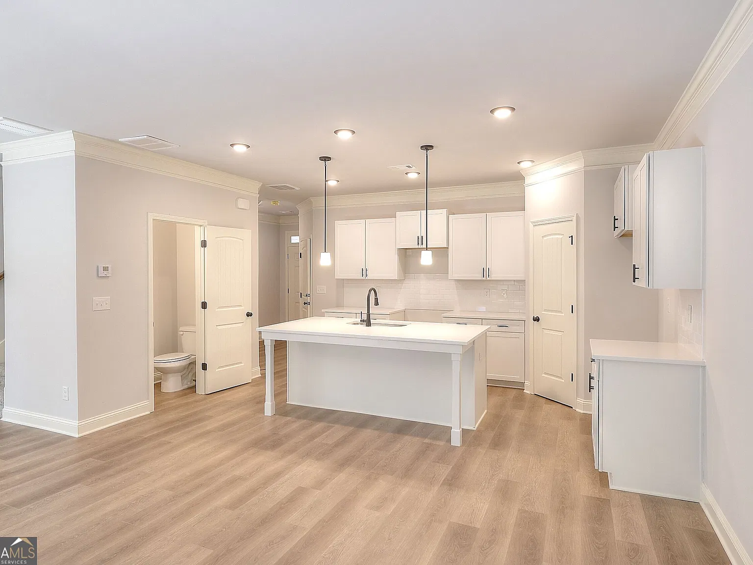 3 bed, 2.5 bath, 1660 sqft, $2,200 — Photo 3