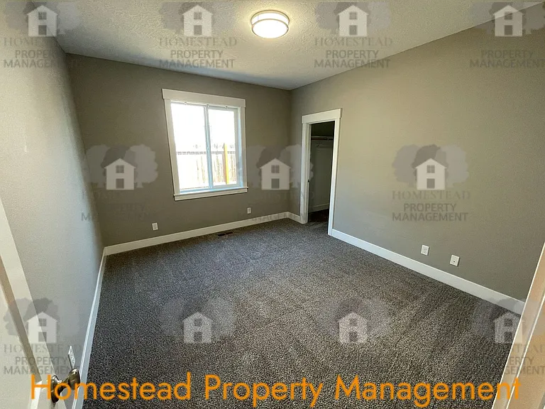 463 NE Cedar St — Photo 15