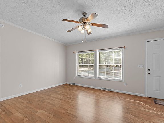 3rd image of 118 Red Holly Dr