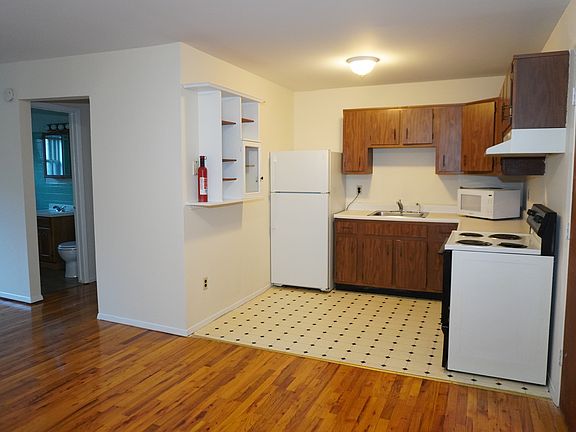 2nd image of 35 Oak St APT C8