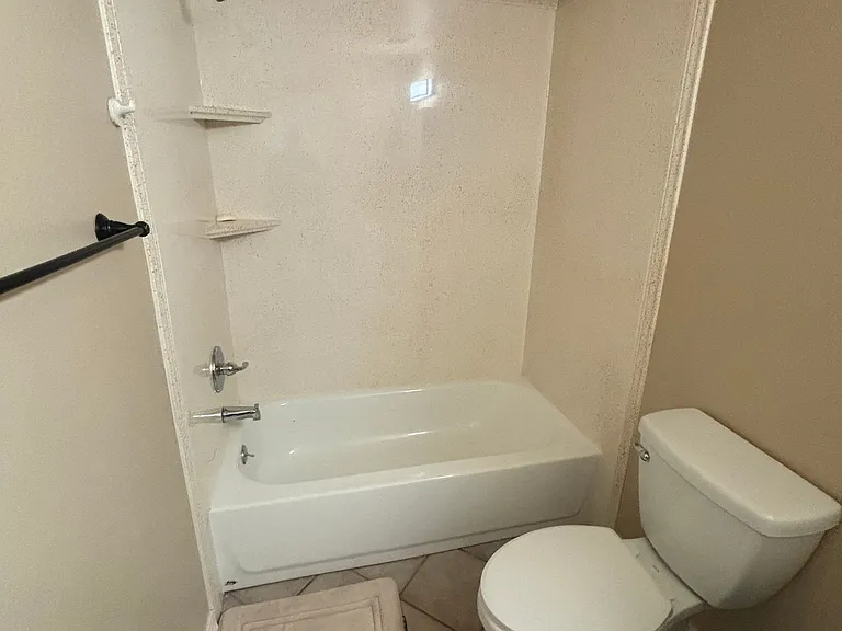 506 W Poe St — Photo 2