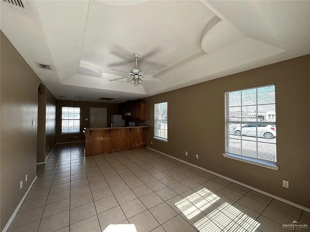 3113 Carson St — Photo 2