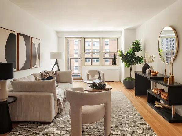 305 East 24th Street image 2 of 10