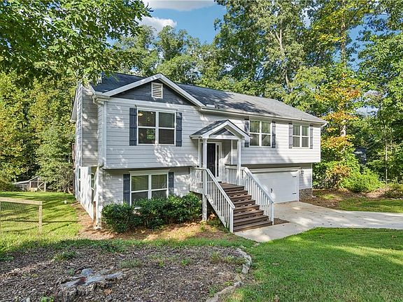 2nd image of 3983 Fraser Cir