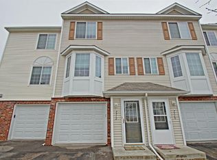 7712 Arboretum Vilg Cir, Chanhassen, MN 55317