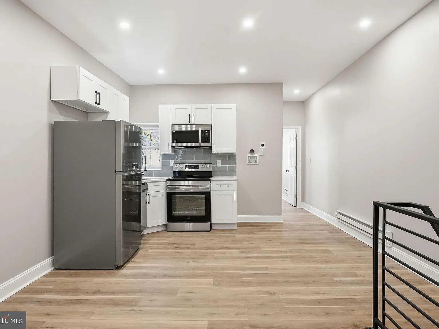 2 bed, 1112 sqft, $1,275 — Photo 2
