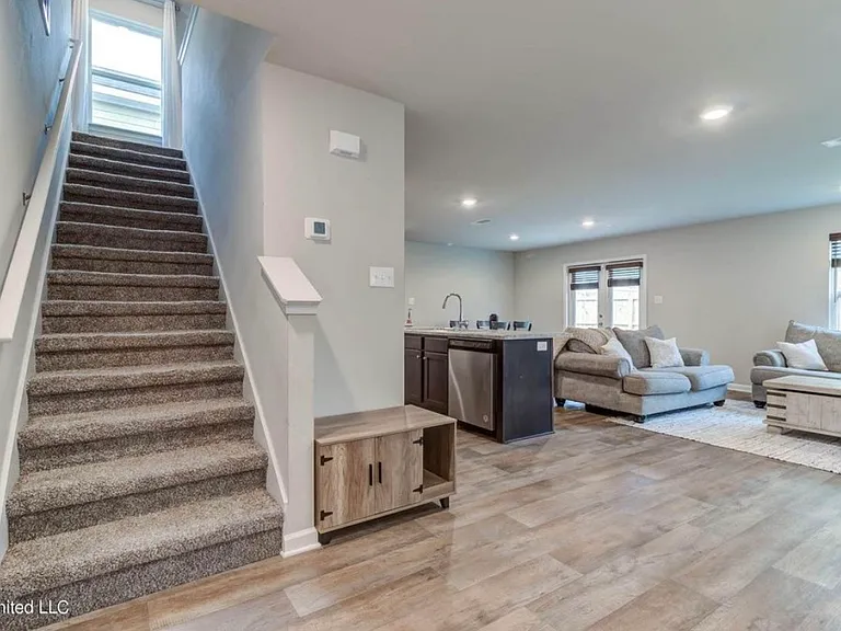 2521 Esplanade St — Photo 7