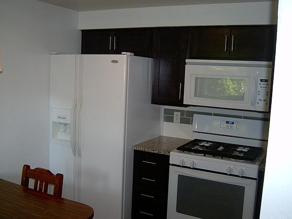 5th image of 144 1/2 Circle Dr