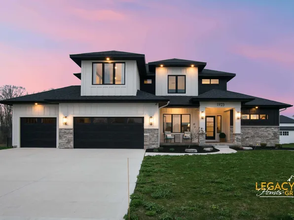 1923 Creekside Dr SW, Byron Center, MI 49315