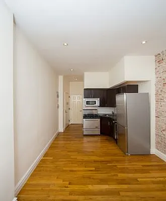 Rented by Icon Realty Management | media 9