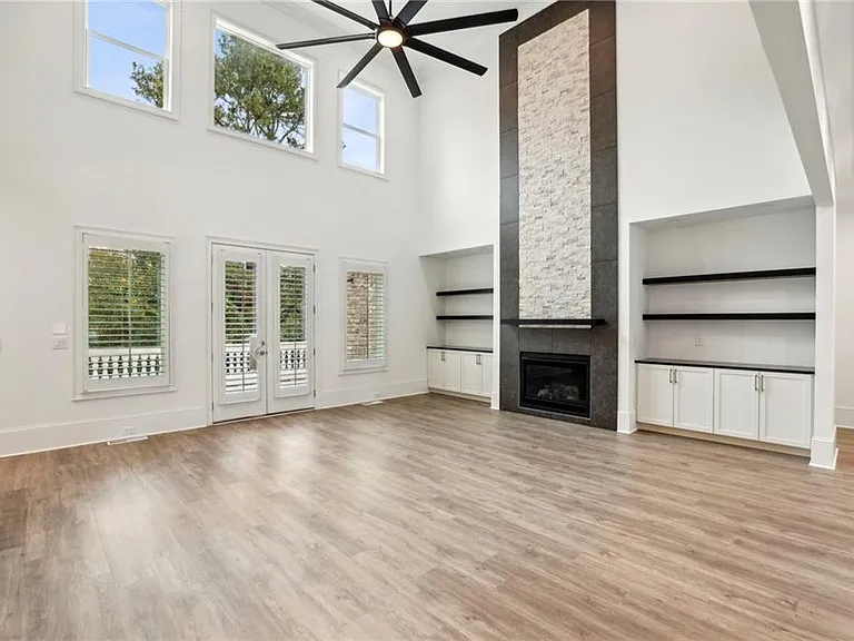 3750 Robinson Rd NE — Photo 12