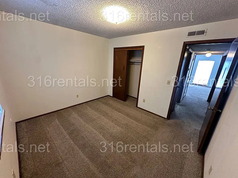 351 E Marion Ct — Photo 9