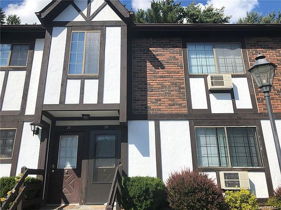 4th image of 28 Brittany Dr