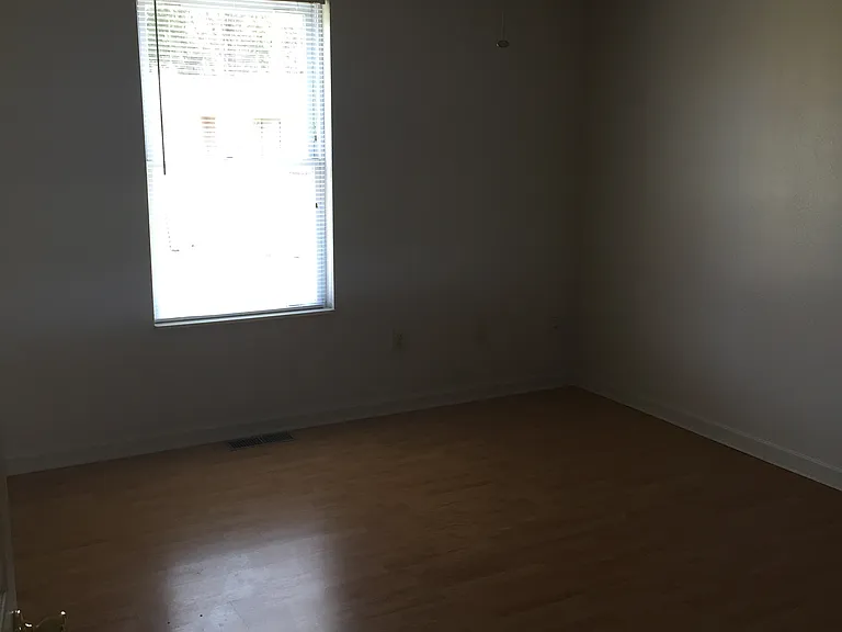 1299 Crescent Ct — Photo 16