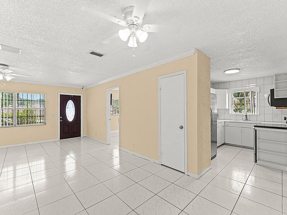 5th image of 610 SW 10th Court