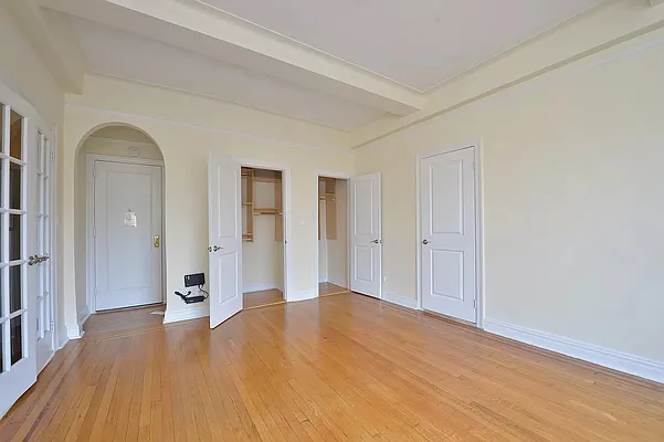 Rented by Manhattan Realty Group | media 6