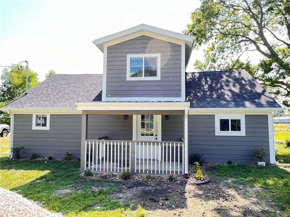 711 Center St, Pleasanton, KS 66075