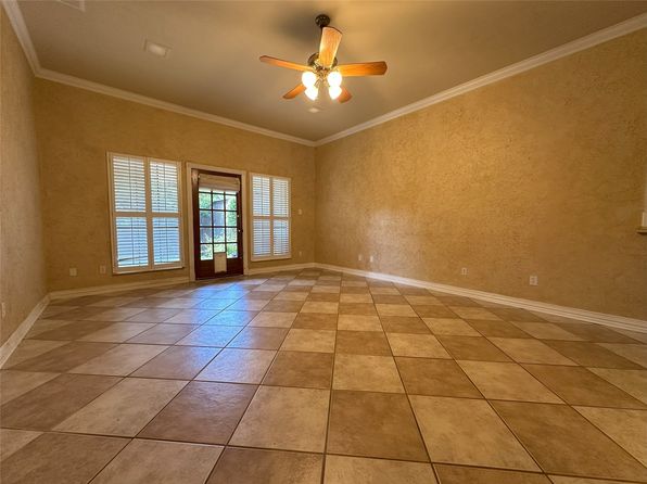 542 Brookfield Dr, Garland, TX 75040