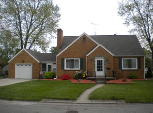 2604 Randall Dr, Oregon, OH 43616