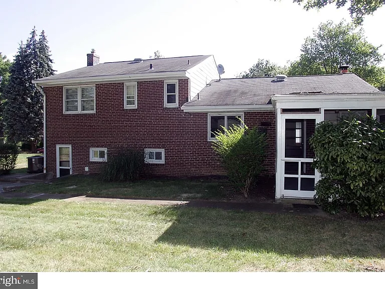 17 Wayne Dr — Photo 22
