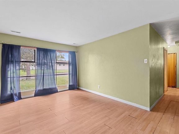 4th image of 9257 Corregidor Ave