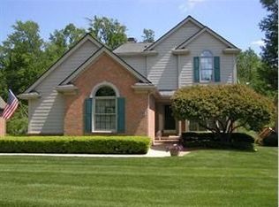 1211 Sugar Creek Dr, Rochester Hills, MI 48307
