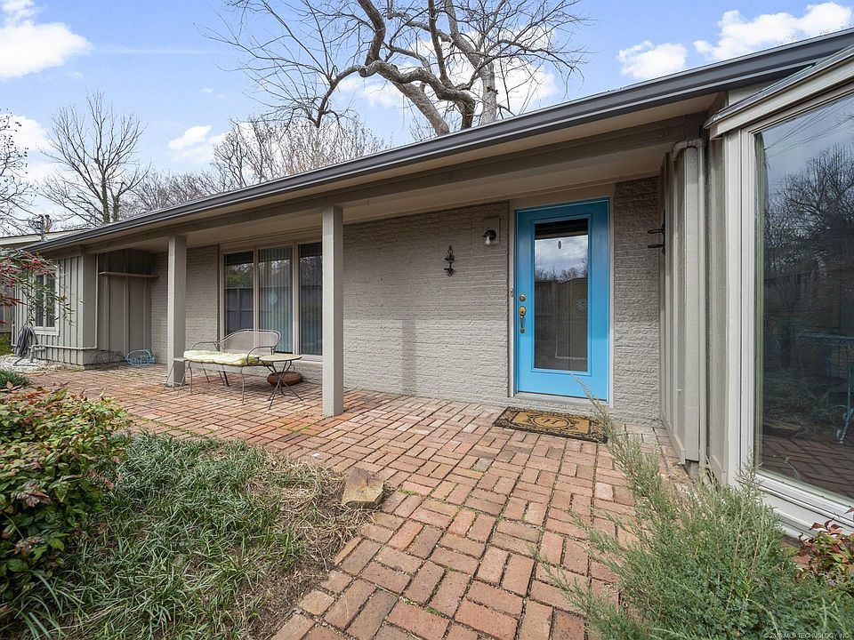 1st image of 1425 E 32nd Pl