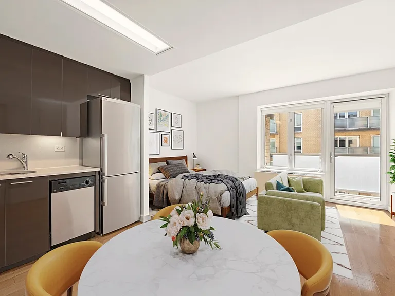 4118 Crescent St #8G — Photo 1
