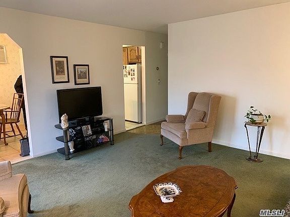 2nd image of 1317 Globe Ave