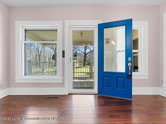 5th image of 8410 Beardslee Rd