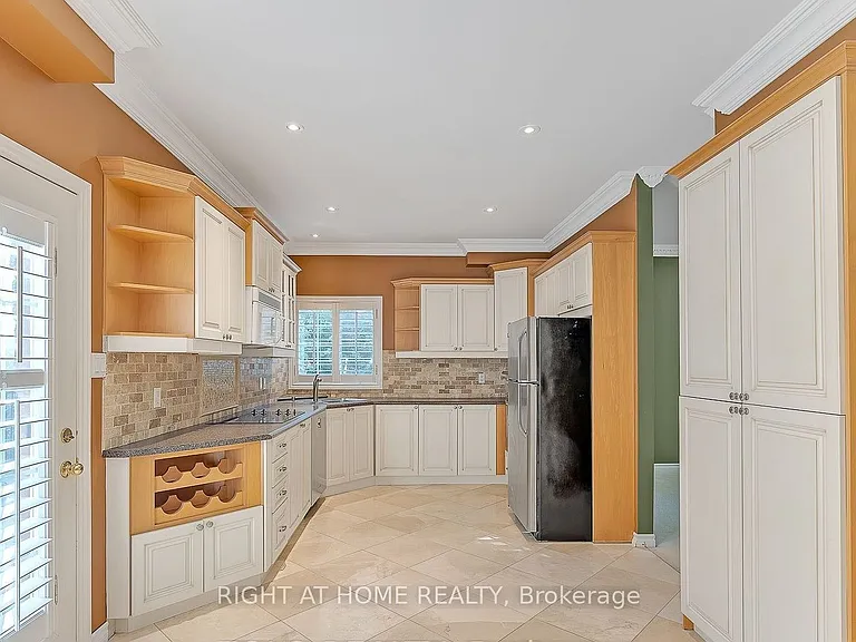 307 Sheridan Ct — Photo 12