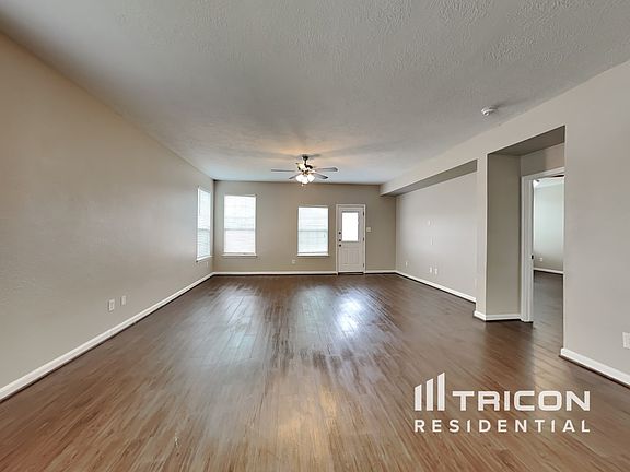3rd image of 16014 Arapaho Bend Ln