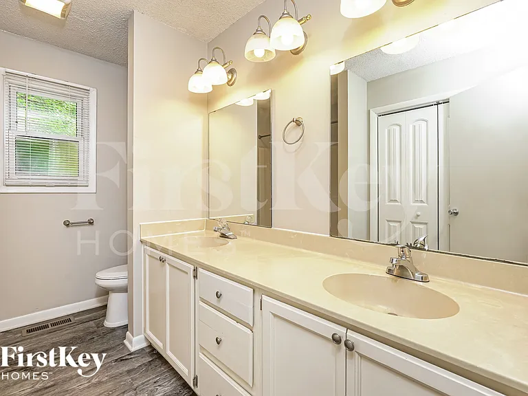 137 Carrisbrooke Ln — Photo 14