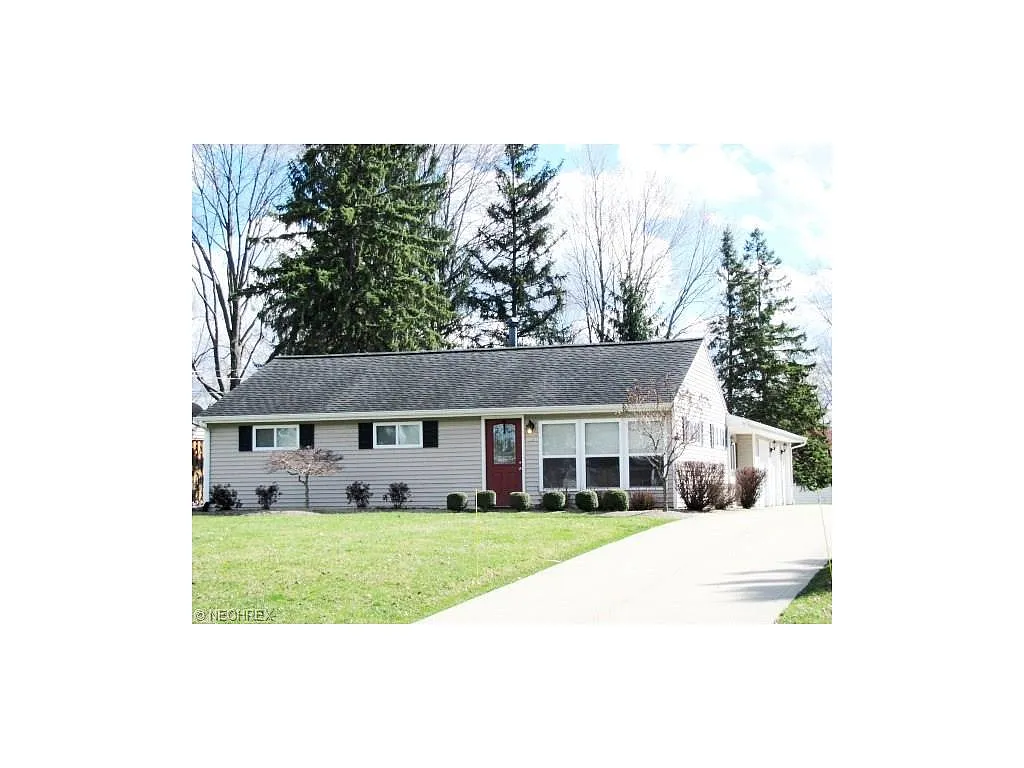 1890 Glenwood Dr photo 1