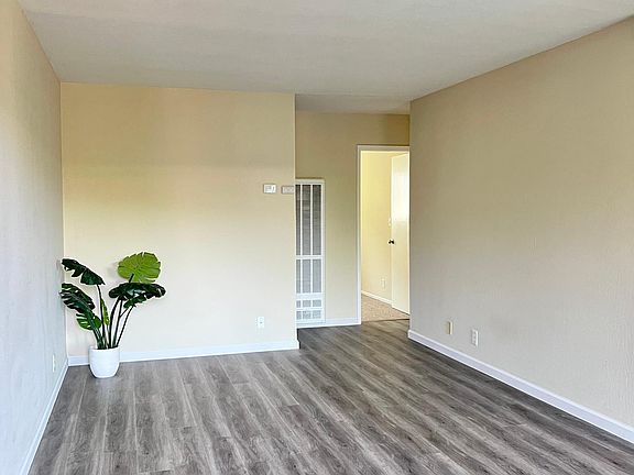 2nd image of 2727 Midtown Ct #39