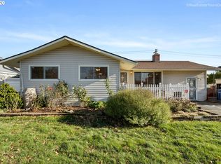 902 SE 170th Dr, Portland, OR 97233