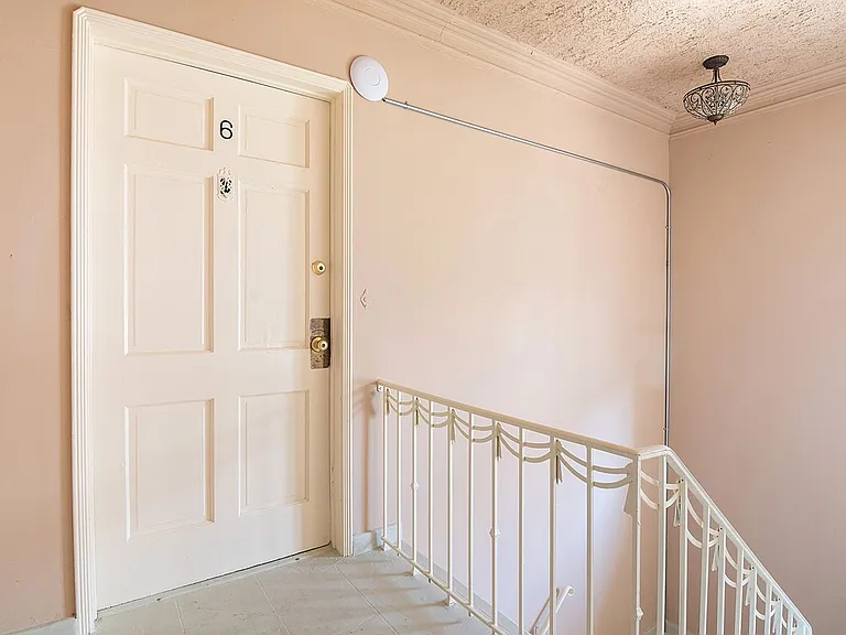 Crenshaw Park Apartments — Photo 20