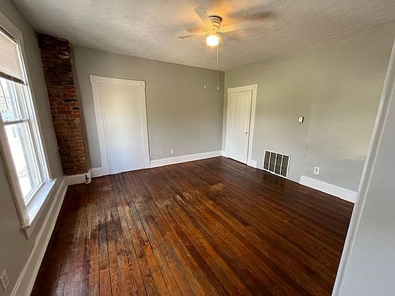 3rd image of 76 E Innis Ave