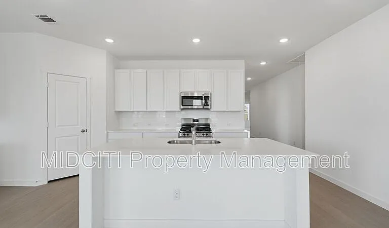 1304 Apron Trl — Photo 7