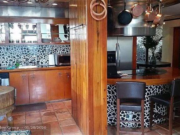 4th image of 3013 Harbor Dr APT 2A