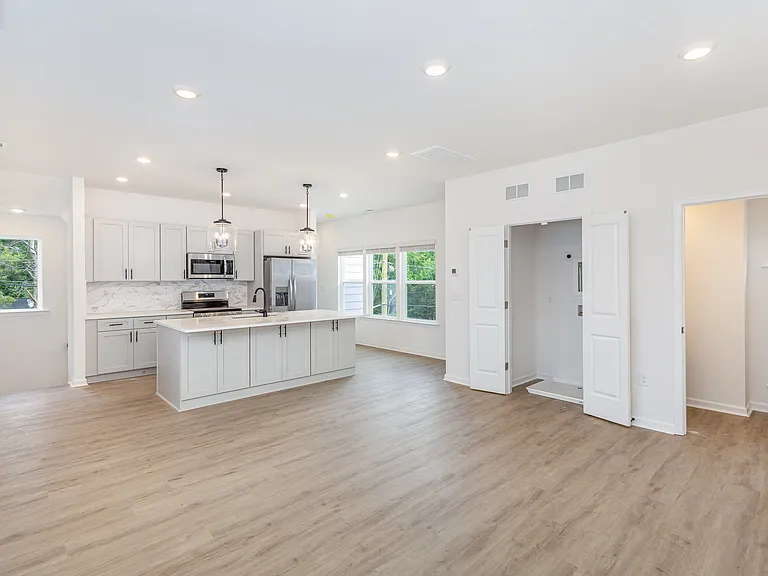 1205 Lomax Ave — Photo 12